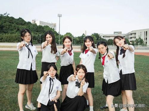头条合影照,揭秘明星幕后温情互动”