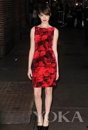 时尚明星红衣,时尚明星的街头风采