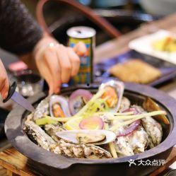 网红涮锅美食图片,热辣鲜香，一涮即享的味蕾盛宴